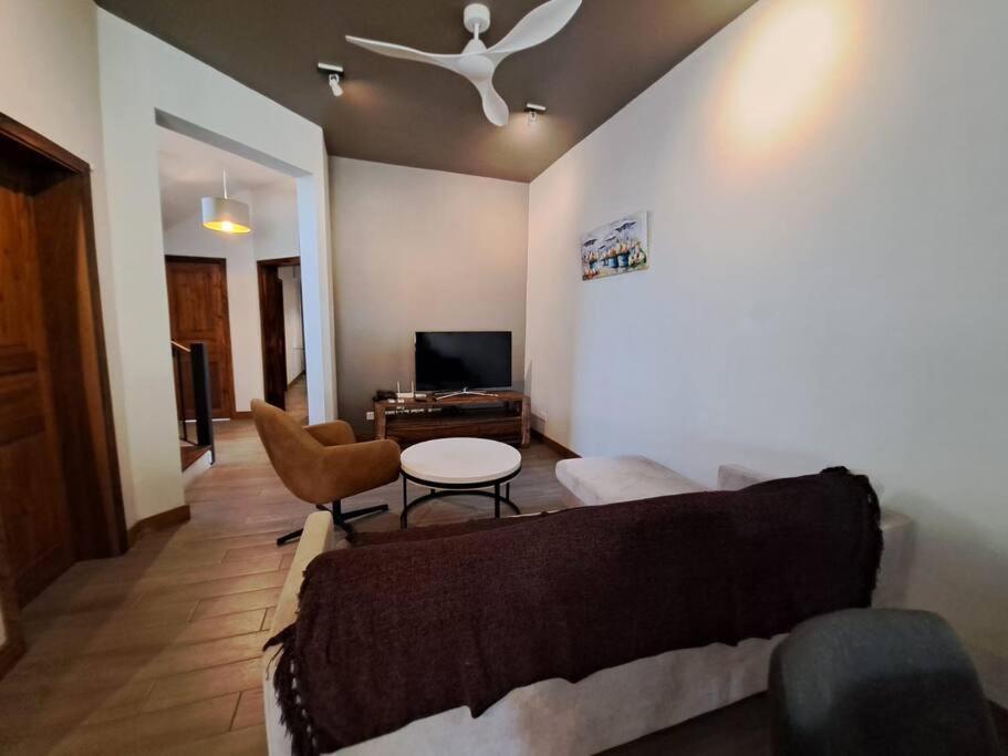 Tropical 3-bedrooms Coastal Creolia
